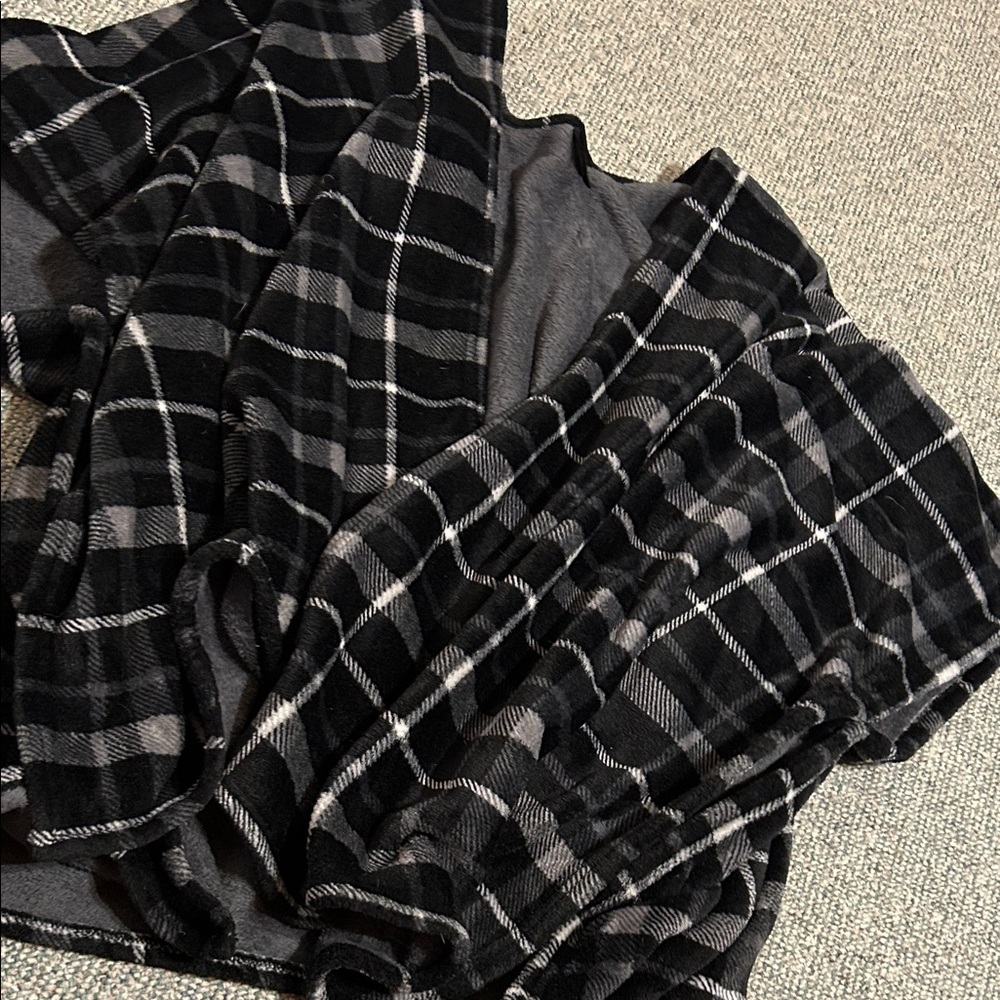 Black and Gray Plaid